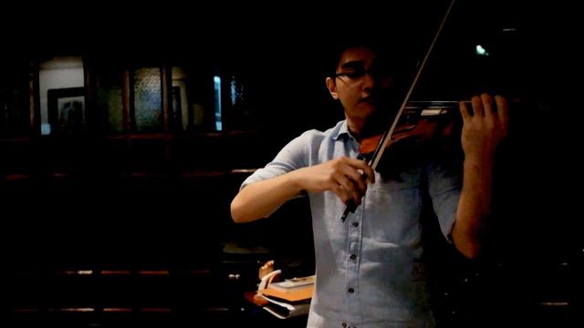 Chino Gutierrez 's Violin Rendition of "Bayan Ko" at Kamuning Bakery смотреть онлайн
