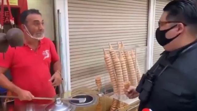 Ким Чен Ын встретился с турецким мороженщиком… и ЖЁСТКО ЕГО ОСАДИЛ! смотреть онлайн