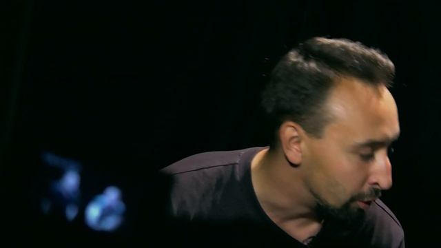 Дренирующий песок и покрывало из глины. Новые технологии ремонта дорог в Кирове. смотреть онлайн