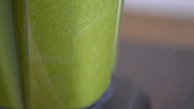 How to Make Green Juice in a Blender (without a Juicer!) смотреть онлайн