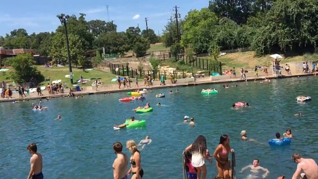 Лучший муниципальный бассейн в Америке. Остин, Техас / Austin, Texas смотреть онлайн