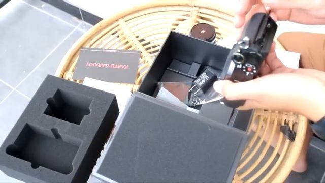 Unboxing and Review Mirorrless YI M1 International Indonesia смотреть онлайн