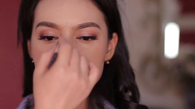 Нежный макияж с золотистым пигментом. Жанна Исмагулова смотреть онлайн