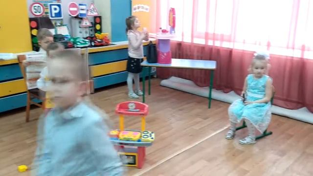 12 группа поздравляет всех женщин с 8 марта! смотреть онлайн