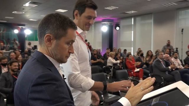 (ENG) Церемония открытия цифрового офиса «Магнита» в ИЦ «Сколково» смотреть онлайн