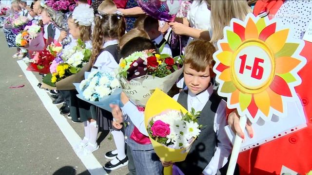 Первоклашек школы №18 Серпухова с Днем знаний поздравил социальный партнер «Урса-Евразия» смотреть онлайн