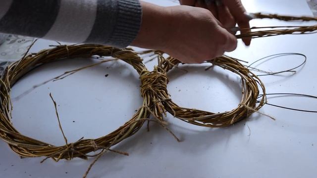 Из веточек ивы и ушных палочек сделала очаровательную композицию для украшения дома смотреть онлайн