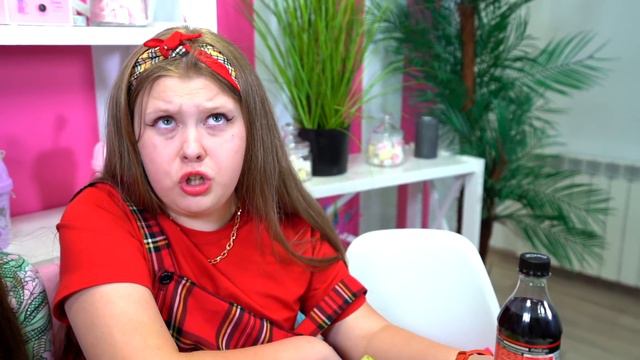 Escuela de Niñas VS Escuela de Niños || Situaciones graciosas por amigos смотреть онлайн