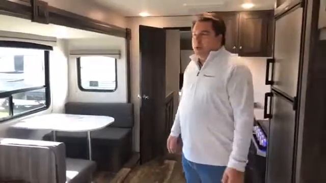 2020 LIVE Walkthrough - Autumn Ridge 32BHS смотреть онлайн