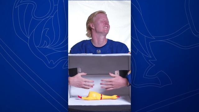 Buffalo Sabres Players Guess What's In the Box! | "Is It Licking Me?" смотреть онлайн