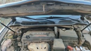 Замена газовых упоров капота Toyota Camry XV40 на упоры AUGER 52647 от тягача MAN