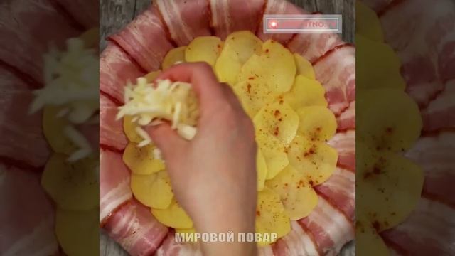 Картофель запеченный в беконе смотреть онлайн