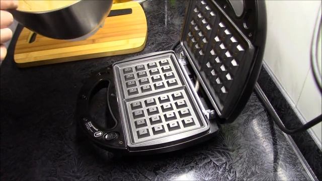 Банановые вафли. Ароматная, мягкая и очень вкусная выпечка к чаю. смотреть онлайн