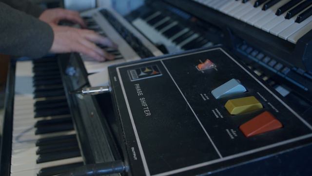 Maestro Phase Shifter PS-1A (with Yamaha Reface CS and Wurlitzer 200A) смотреть онлайн