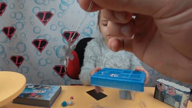 Распаковка игрушек Эльза светящиеся магниты Toy unboxing FROZEN GLITTER MAGNETS смотреть онлайн