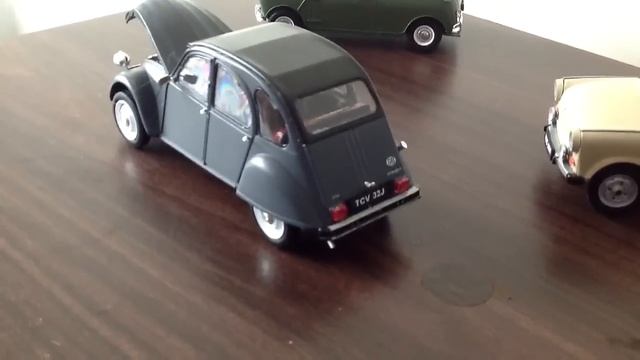 REVELL CITROEN 2CV 6 1/24 SCALE MODEL