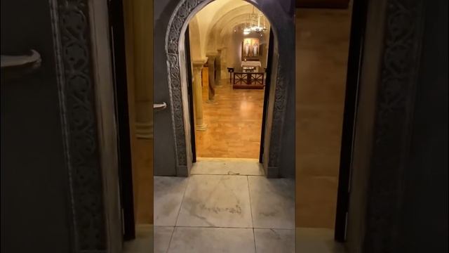 Постоянно мироточат мощи Николая Чудотворца в Бари! Святой Николай, помогай нам ? смотреть онлайн