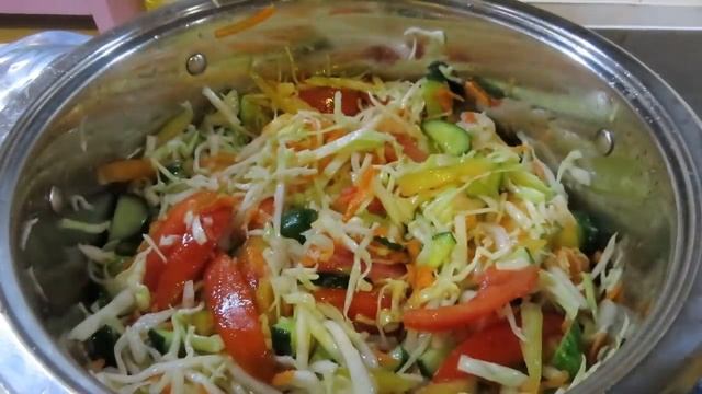 ОЧЕНЬ ВКУСНЫЙ САЛАТ из капусты,на зиму ПЯТИМИНУТКА смотреть онлайн
