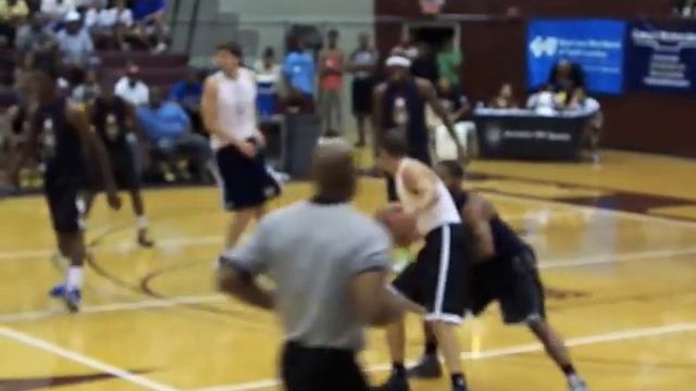 Duke's Alex Murphy, Ryan Kelly and Seth Curry Tear It Up At The NC Pro-Am (8-2-11) смотреть онлайн