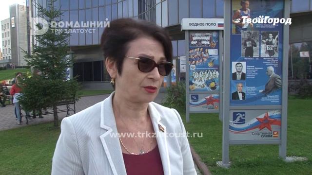 Депутат ЗСО Татьяна Кузнецова вручила благодарность тренеру спортшколы №8 смотреть онлайн