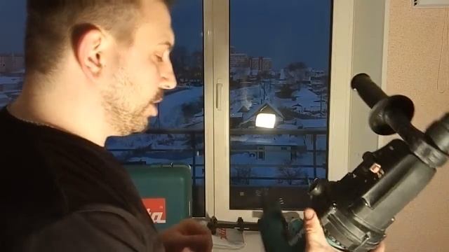 Перфоратор с системой пылеудаления Makita HR 2432 смотреть онлайн