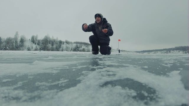 Зимняя рыбалка. Ловля на жерлицы. Попал на ЖОР! Ловим щуку и окуня! смотреть онлайн