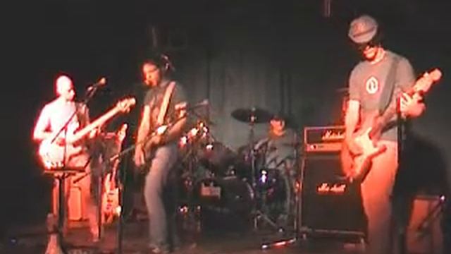 Alive - Blaezer playing a Pearl Jam classic смотреть онлайн