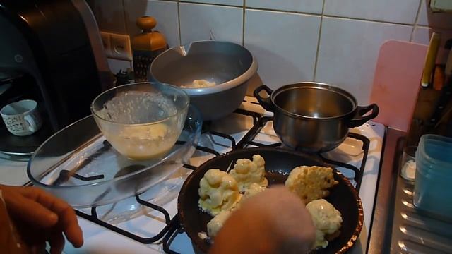 Мое утро перед работой. Готовка капусняк,цветная капуста в кляре, запеканка творожная. смотреть онлайн