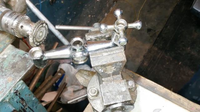 Как снять прикипевшую ручку (барашек, вентиль) смесителя. смотреть онлайн