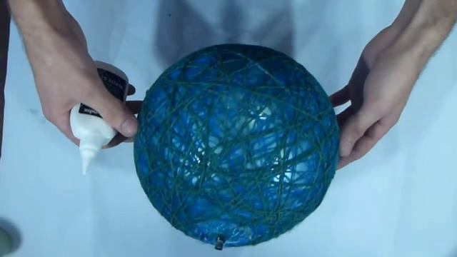 Люстра из шерстяных ниток и ПВА своими руками / Chandelier from woolen yarn and PVA own hands смотреть онлайн