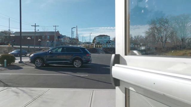 Royal Fried Chicken Grand Opening Commercial смотреть онлайн