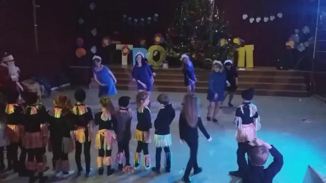 Танец Мам-Снегурочек смотреть онлайн