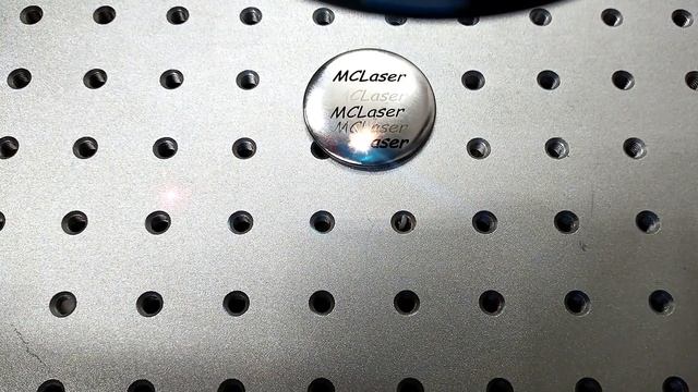 Гравировка значка на лазерном маркере 30 Ватт смотреть онлайн