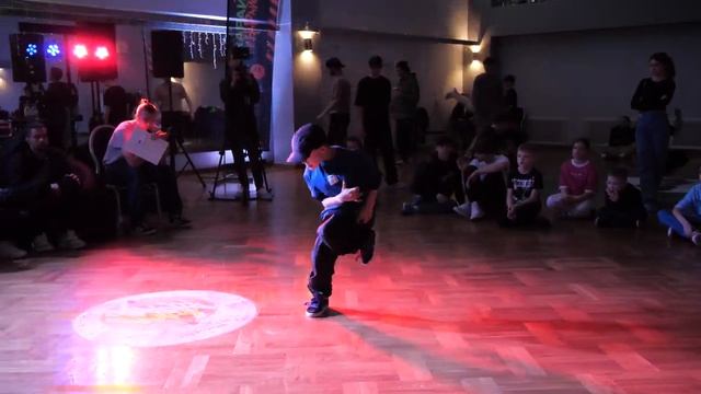 10-13 bgirl I.V.KSU vs bboy Халк - брейкданс, SPRING WARS 2022 смотреть онлайн