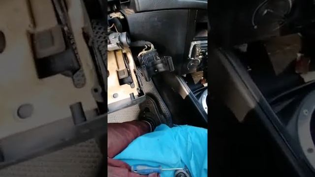 Ремонт поворотов гольф 4. Фольксваген не работают поворотники, ремонт подрулевого Repair turns Gol смотреть онлайн