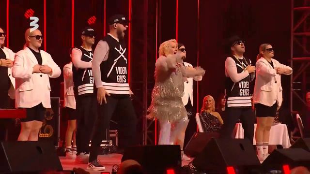 BERMUDU DIVSTŪRIS x OLGA RAJECKA - VIDĒJI GLĪTS LIVE 2023 смотреть онлайн