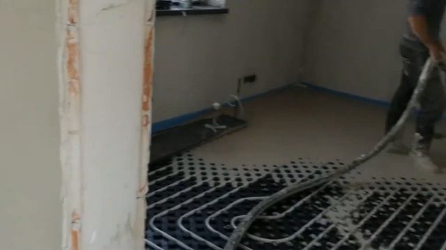 Self Levelling Floor Screed with Powermix ALPHA plastering machine смотреть онлайн