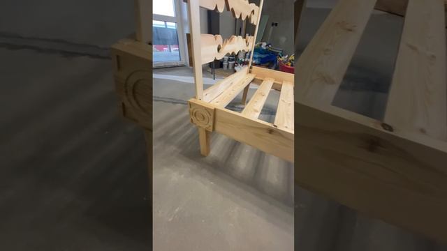 А мы сделали кровать, сами, своими руками. Всего за 2500 рублей. смотреть онлайн