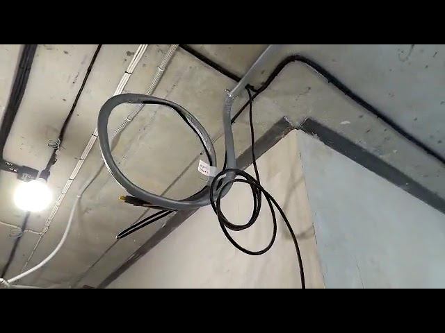 Закладка межблочных коммуникаций кондиционера на этапе ремонта | Прокладка трасс кондиционера смотреть онлайн