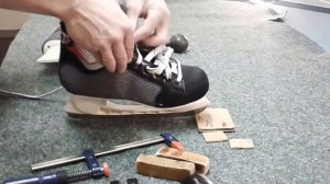 Как подогнать (ФОРМОВКА) коньки. В домашних условия. Как подобрать коньки.