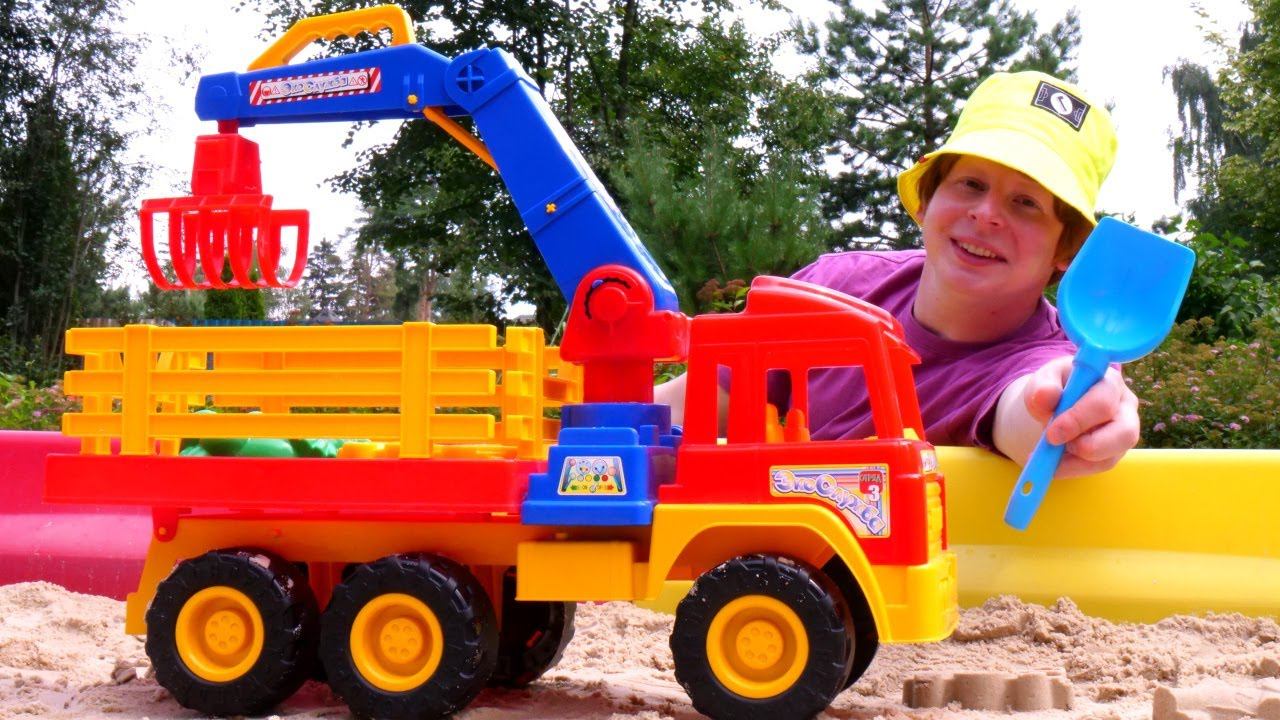 Моя песочница для малышей — Видео с машинками для самых маленьких — Грузовик с манипулятором смотреть онлайн