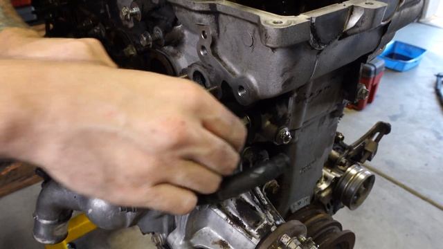 1FZ-FE ENGINE TEARDOWN & Teaching My Girlfriend How to Wrench! - 80 Series Land Cruiser Build Ep. 3 смотреть онлайн