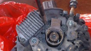Генератор "Тойота Камри". Замена щеток.  Generator "Toyota" Replacing brushes.