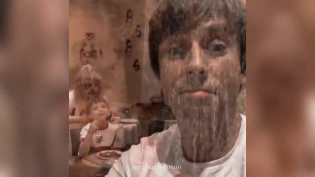 «Ну красиво же!»: Гарри Галкин в пуховом комбинезоне и шапке-ушанке порезвился в сугробах у замка смотреть онлайн