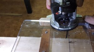 Кондуктор для изготовления шиповых соединений и пазов, при помощи кромочного фрезера.