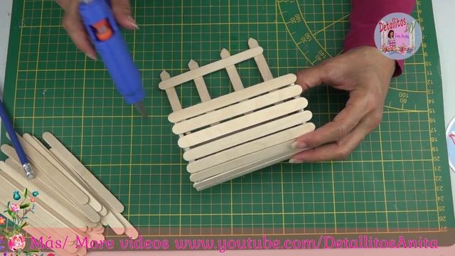 Mini canasta de flores con palitos de helado смотреть онлайн