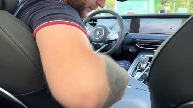 Долгожданный ОБЗОР! Гибридный VOYAH FREE!