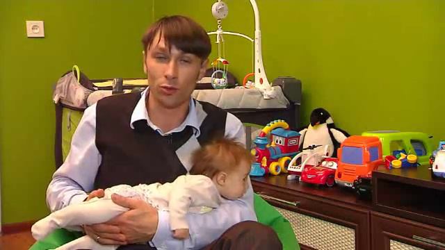 Курс молодого татуся: коли треба вперше показувати дитину смотреть онлайн