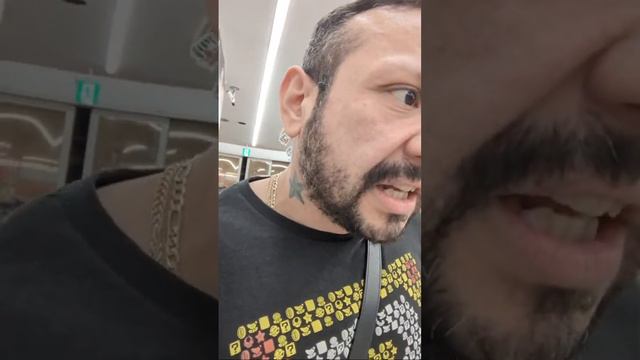 Running Around Japan Looking For Street Fighter 2 Pocky смотреть онлайн