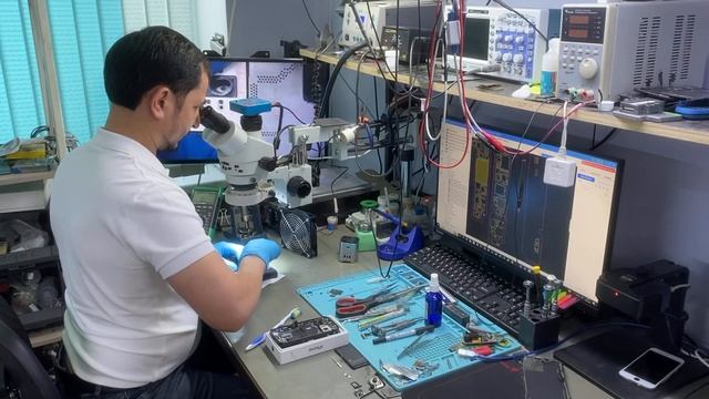 iPhone 13 mini. Переодически перезагружается. Bootloop iPhone. смотреть онлайн